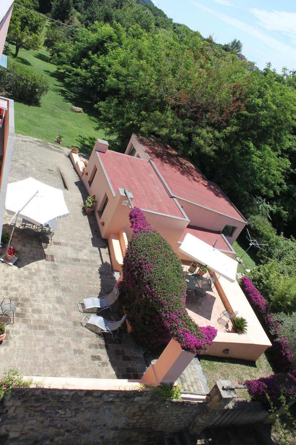 الشقق الفندقية يوتْسْوولْفي  Flegrea House المظهر الخارجي الصورة