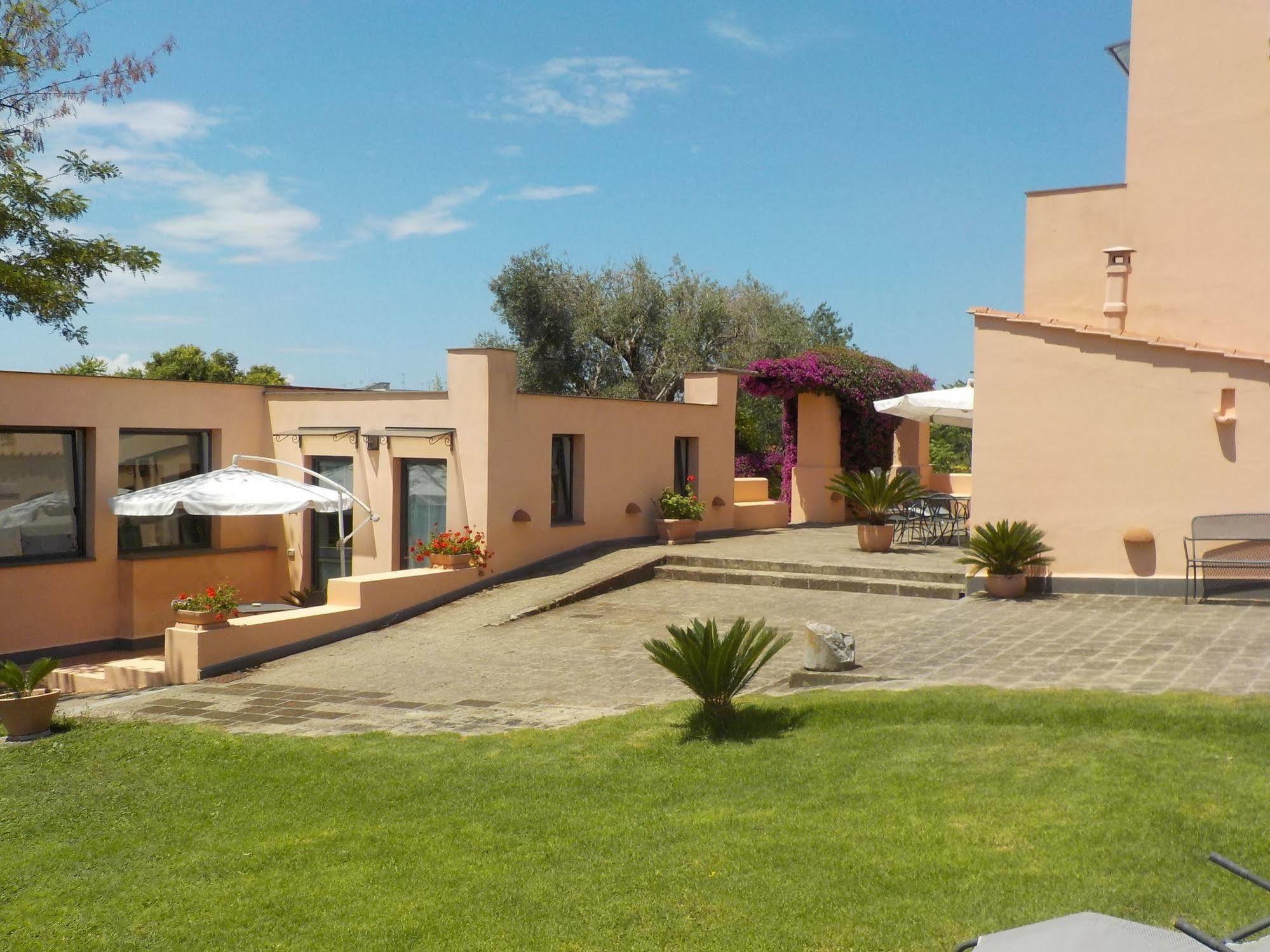 الشقق الفندقية يوتْسْوولْفي  Flegrea House المظهر الخارجي الصورة
