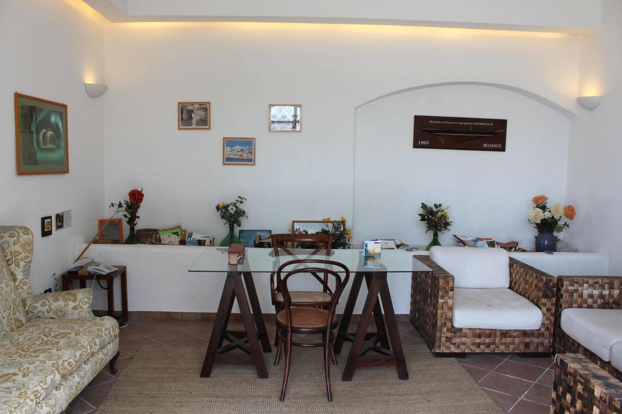 الشقق الفندقية يوتْسْوولْفي  Flegrea House المظهر الخارجي الصورة